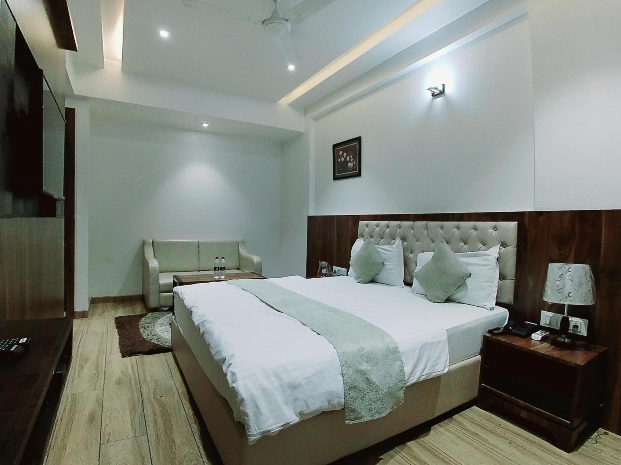 Hotel Sai Pratik, Newly Built Up, Complimentary Shuttle To The Temple Ширди Экстерьер фото