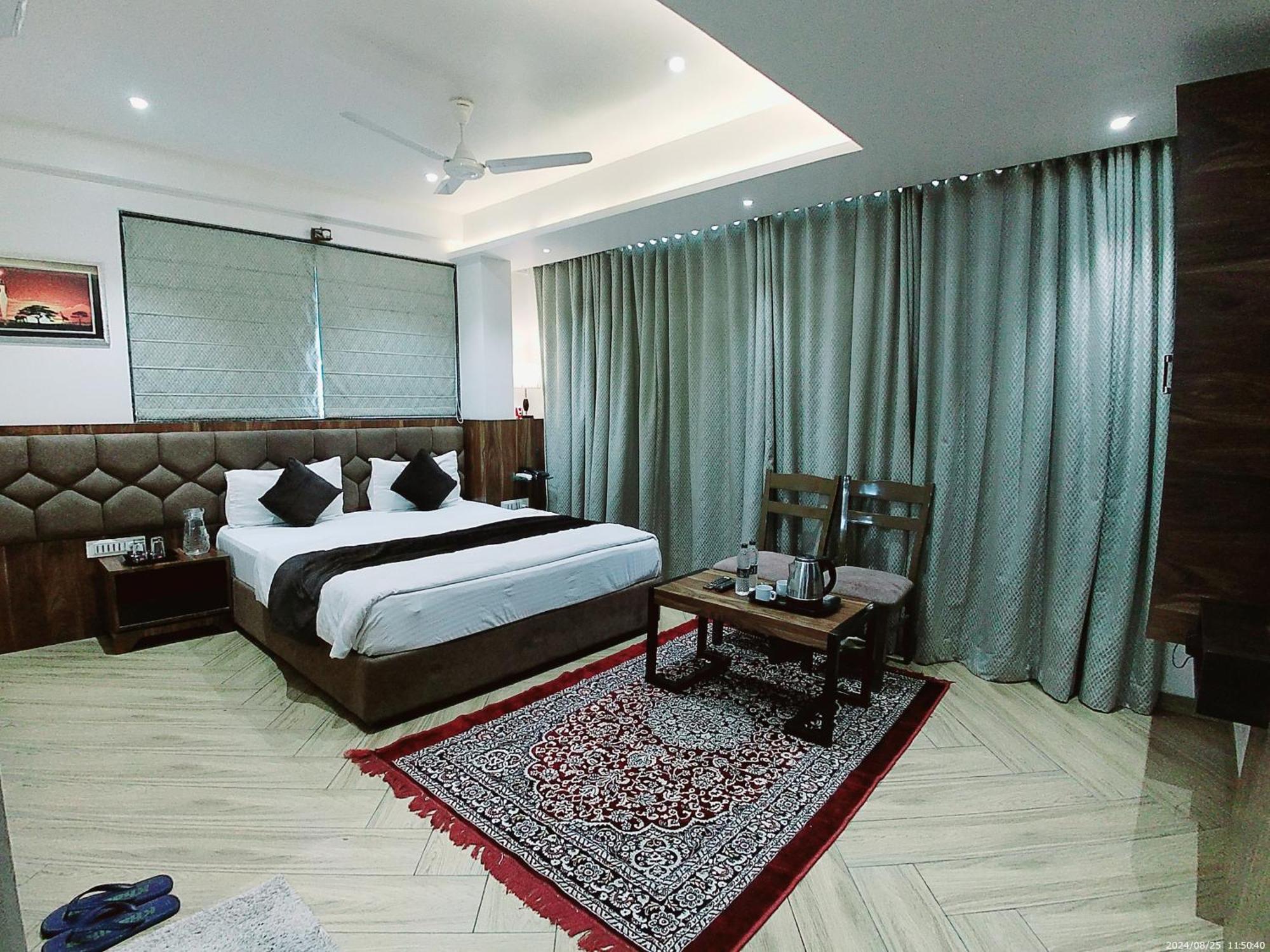 Hotel Sai Pratik, Newly Built Up, Complimentary Shuttle To The Temple Ширди Экстерьер фото